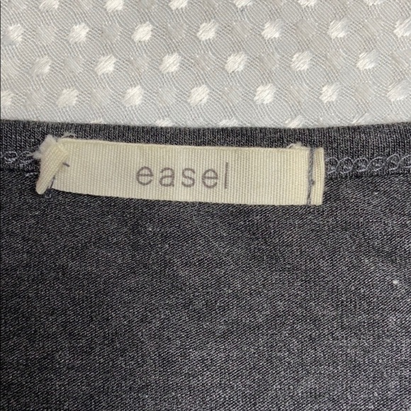 EASEL Gray Asymmetric Hem Top - Picture 6 of 8